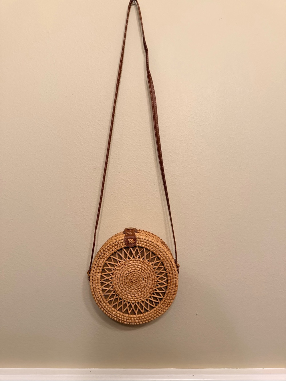 Round Woven Crossbody Bag in Natural Tan